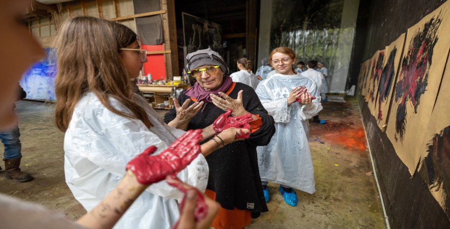 « Cahiers de l'Adour » : Lydie Arickx en performance avec des collégiens