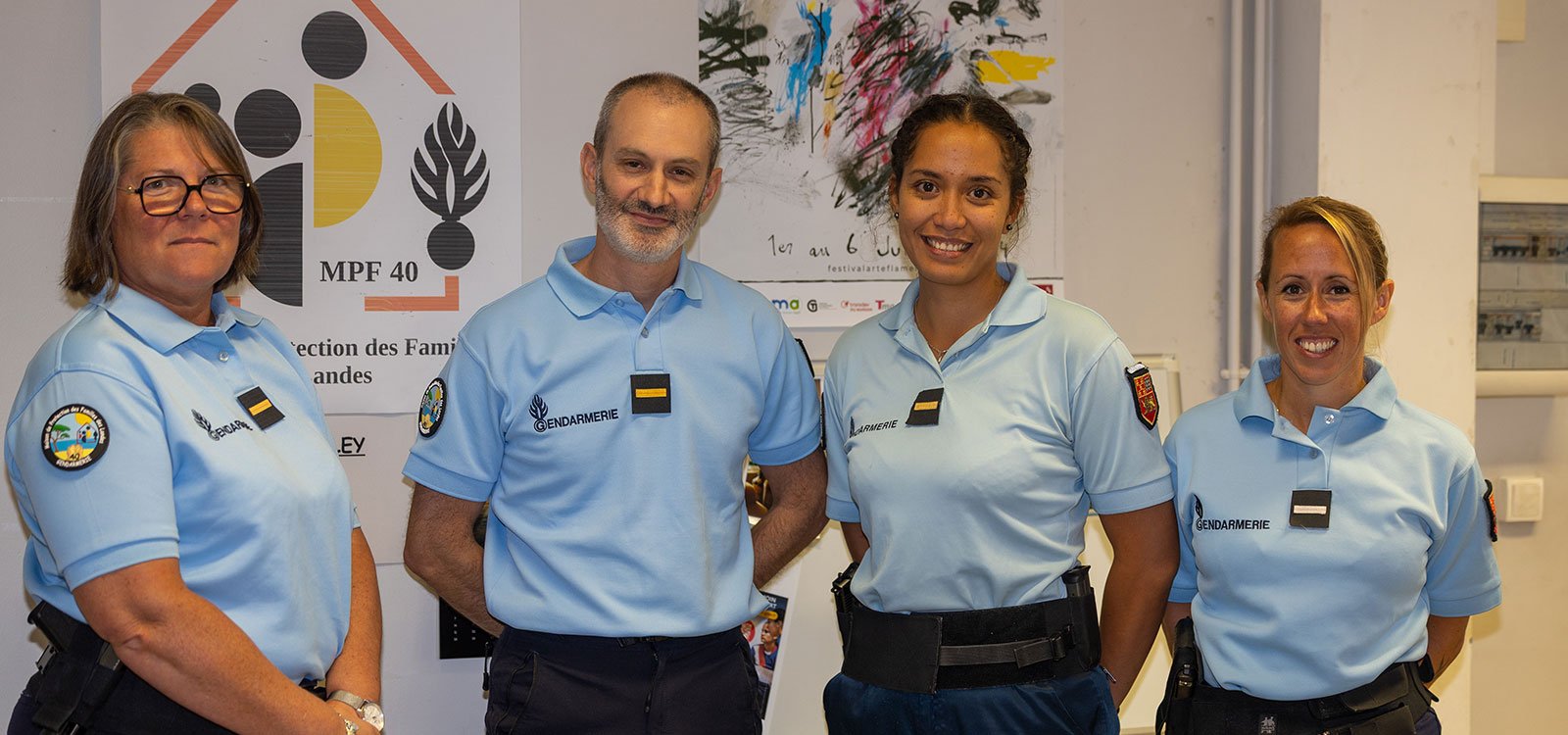 De gauche à droite : adjudant Laurence Vuillaume, adjudant Fabrice Louit, adjudant Raihau Tauotaha et adjudant-chef Élodie Menis. Absentes sur la photo : adjudant-chef Élisabeth Laguian (chef de groupe) et adjudant-chef Sophie Mazure